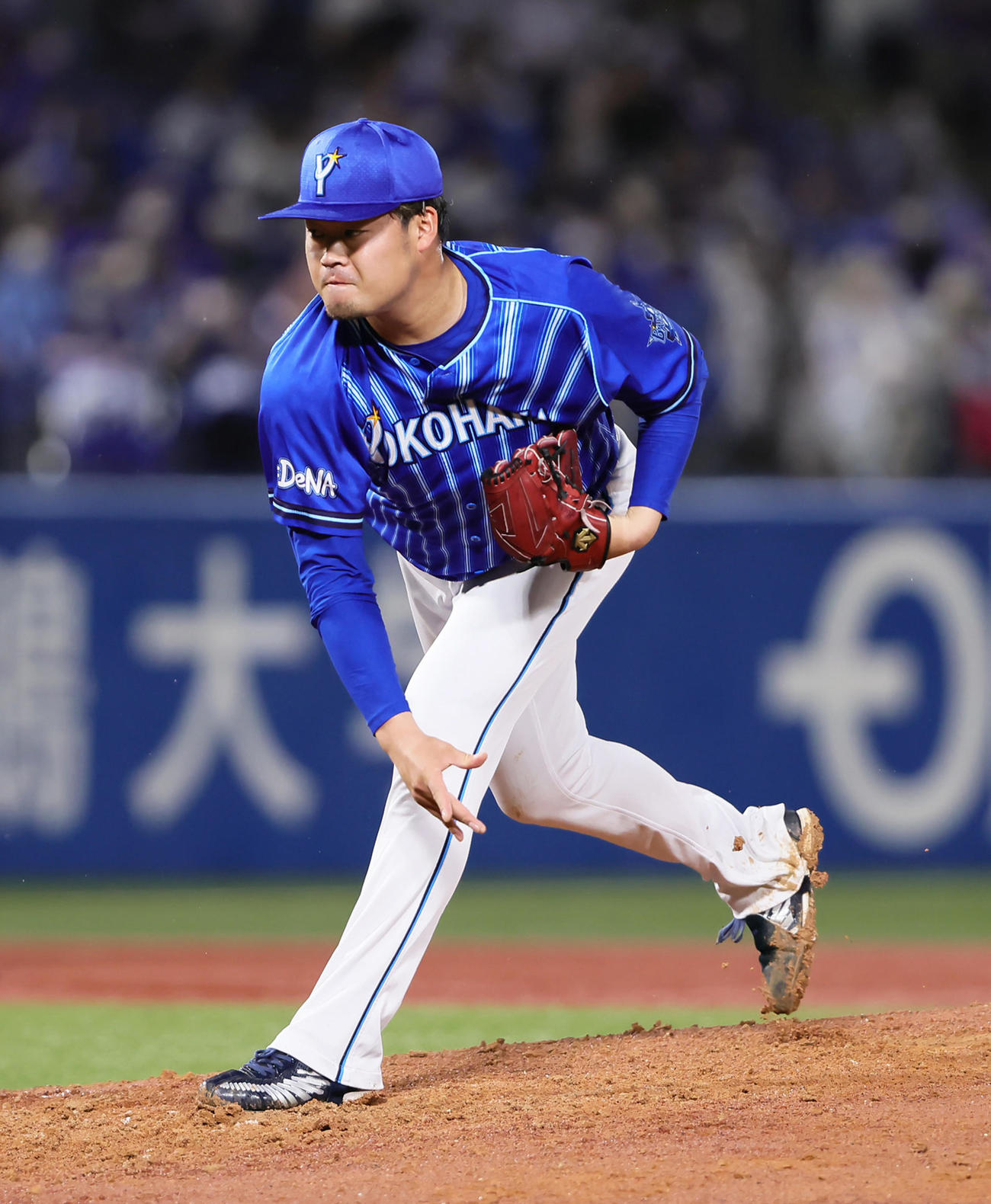 ヤクルト対DeNA  DeNA2番手の伊勢（撮影・足立雅史）