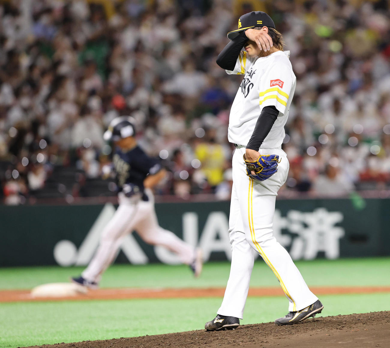 ソフトバンク対オリックス　5回表オリックス1死、吉田正尚に同点本塁打を浴びた杉山一樹（撮影・梅根麻紀）