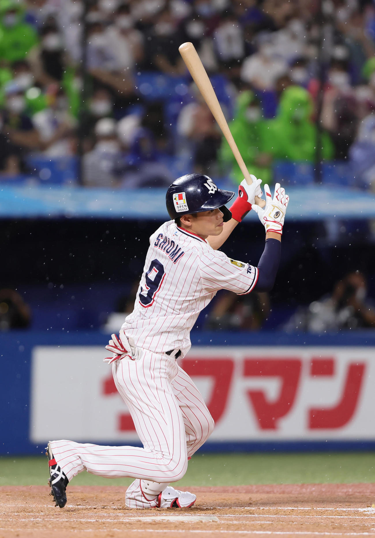 ヤクルト対DeNA  4回裏ヤクルト無死二塁、一ゴロに倒れる塩見（撮影・足立雅史）