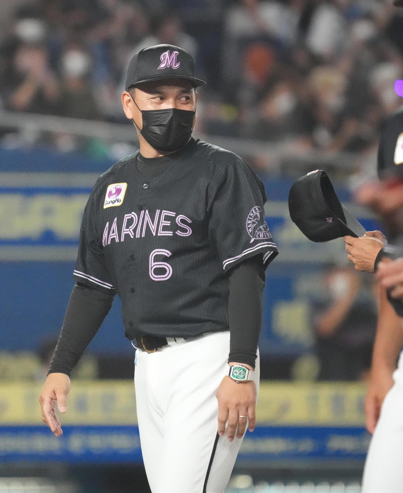 ロッテ対日本ハム　サヨナラ勝ちを収め笑顔を見せるロッテ井口監督（撮影・小沢裕）