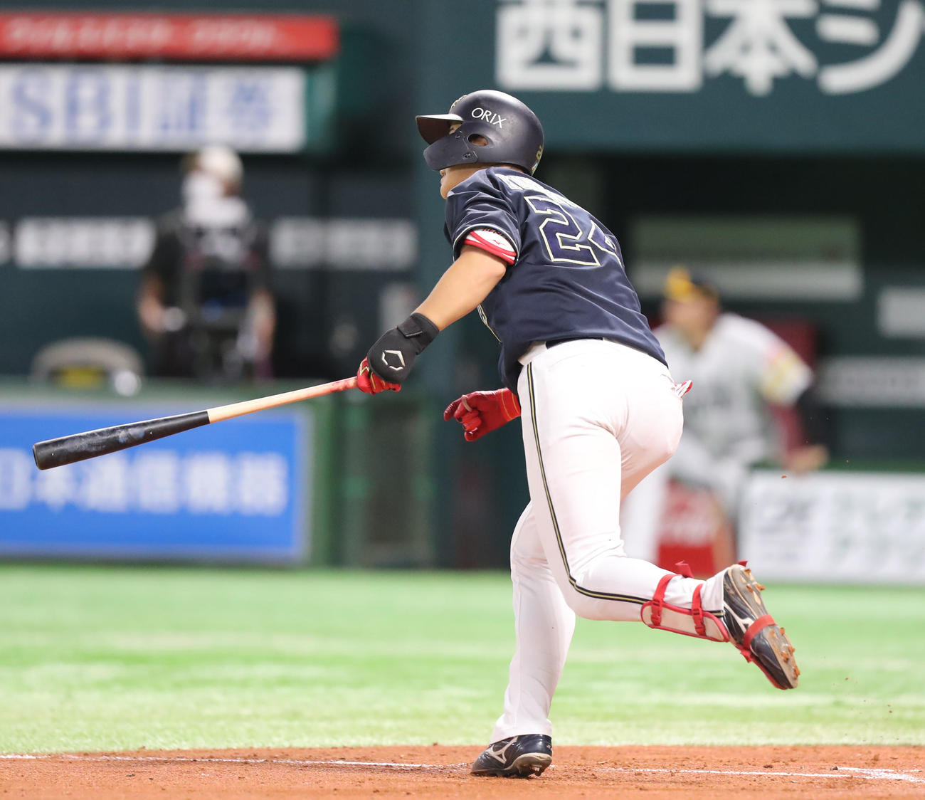 ソフトバンク対オリックス　5回表オリックス2死三塁、紅林は右中間へ勝ち越しの2点本塁打を放つ（撮影・屋方直哉）
