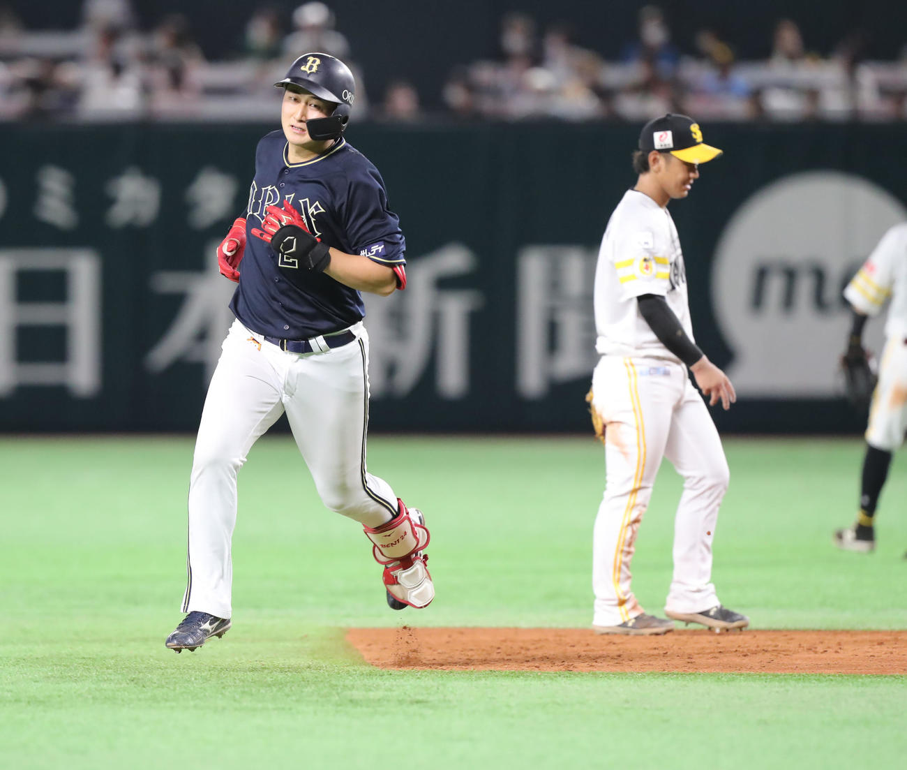 ソフトバンク対オリックス　5回表オリックス2死三塁、紅林は右中間へ勝ち越しの2点本塁打を放つ（撮影・屋方直哉）