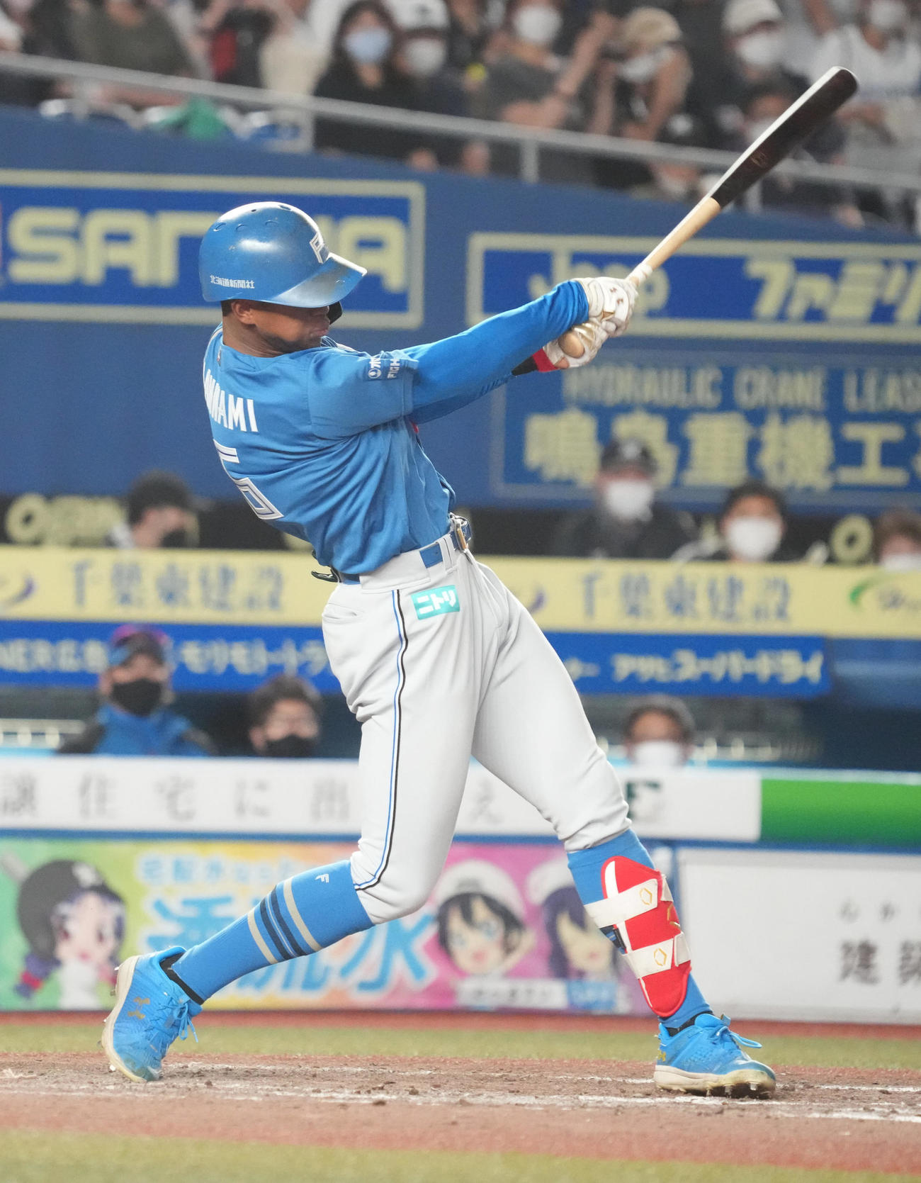 ロッテ対日本ハム　9回表日本ハム2死二、三塁、万波は左前に同点適時打を放つ（撮影・小沢裕）
