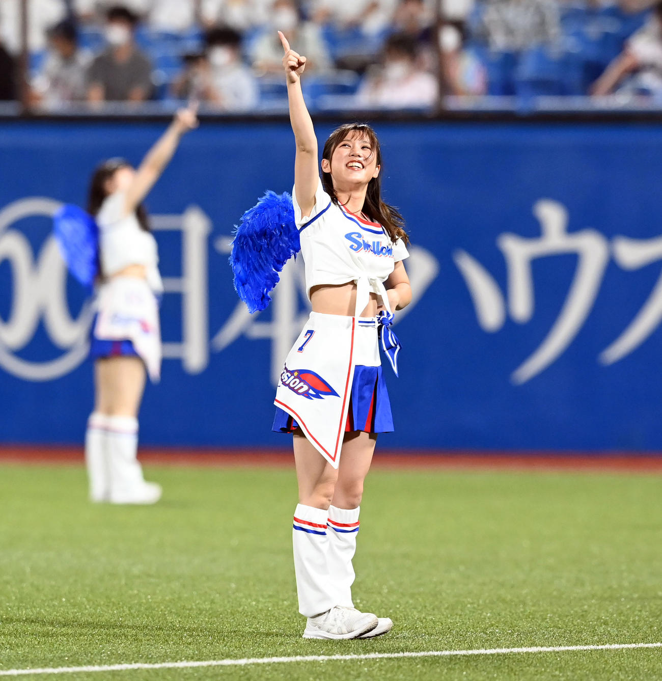 「ツバメダンス」を披露するＰａｓｓｉｏｎのダンサー