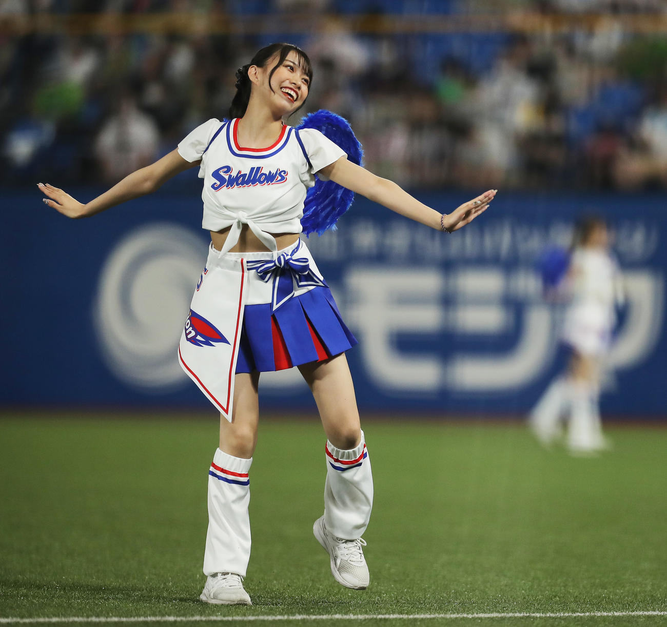 「ツバメダンス」を披露するＰａｓｓｉｏｎのダンサー