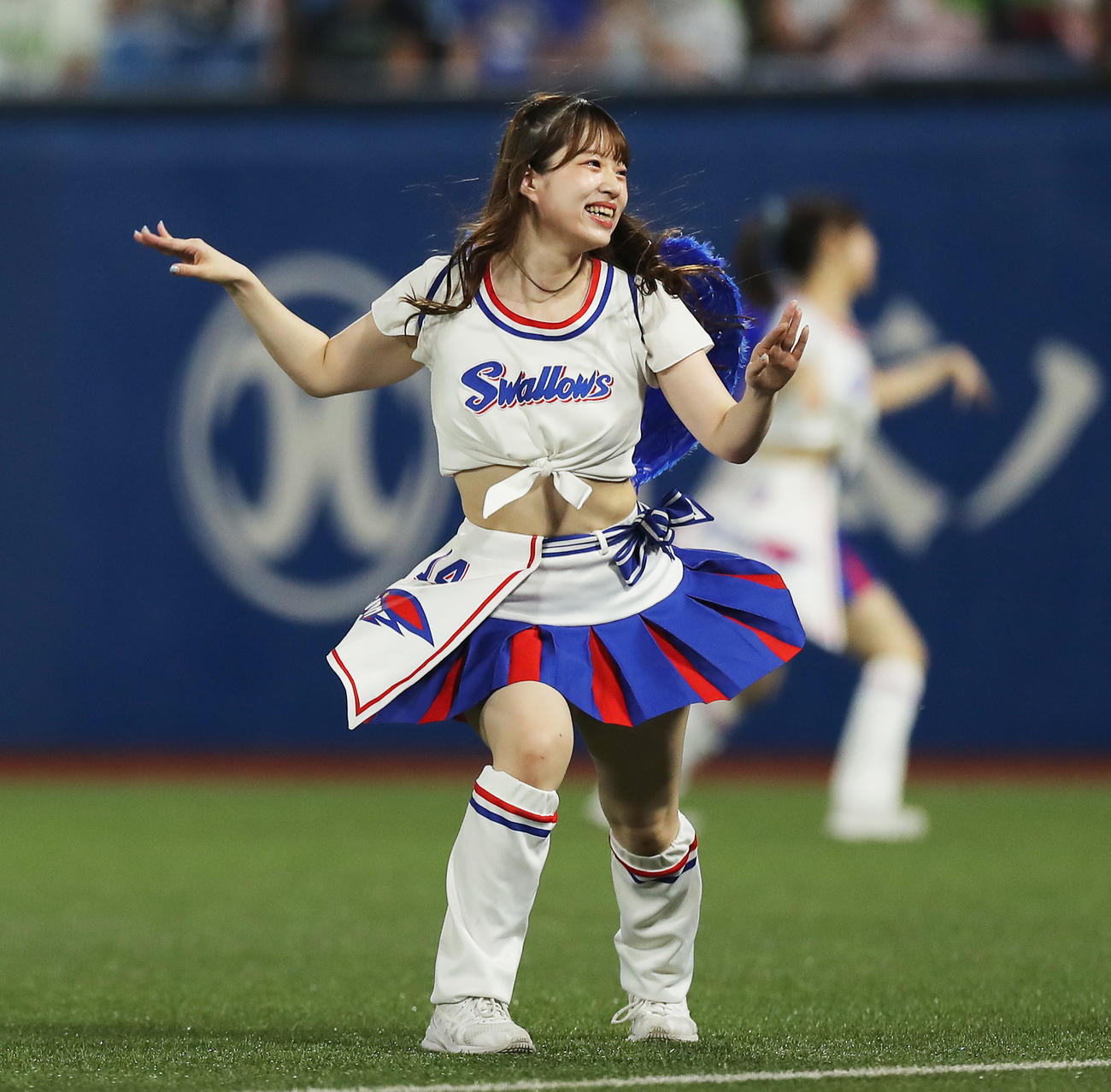 「ツバメダンス」を披露するＰａｓｓｉｏｎのダンサー