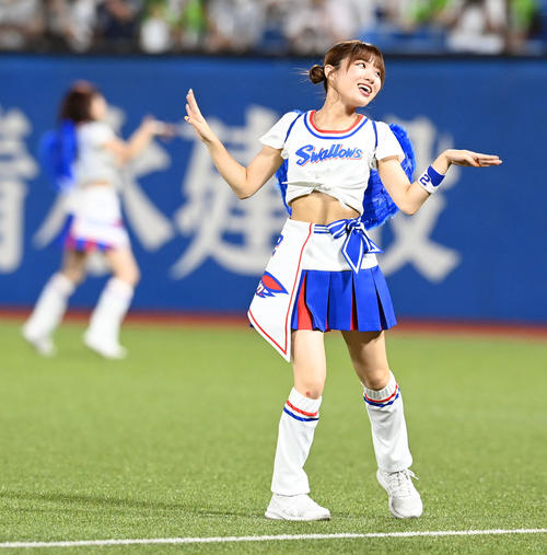 「ツバメダンス」を披露するＰａｓｓｉｏｎのダンサー