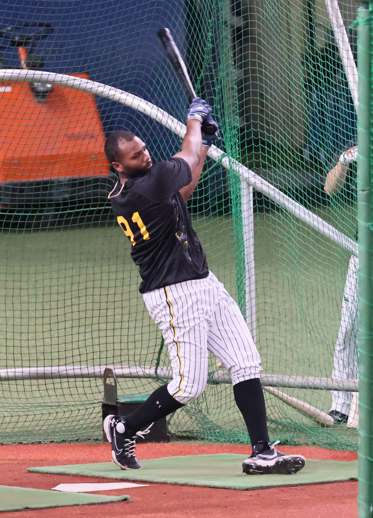 阪神対中日　早出特打を行ったロドリゲス（撮影・宮崎幸一）
