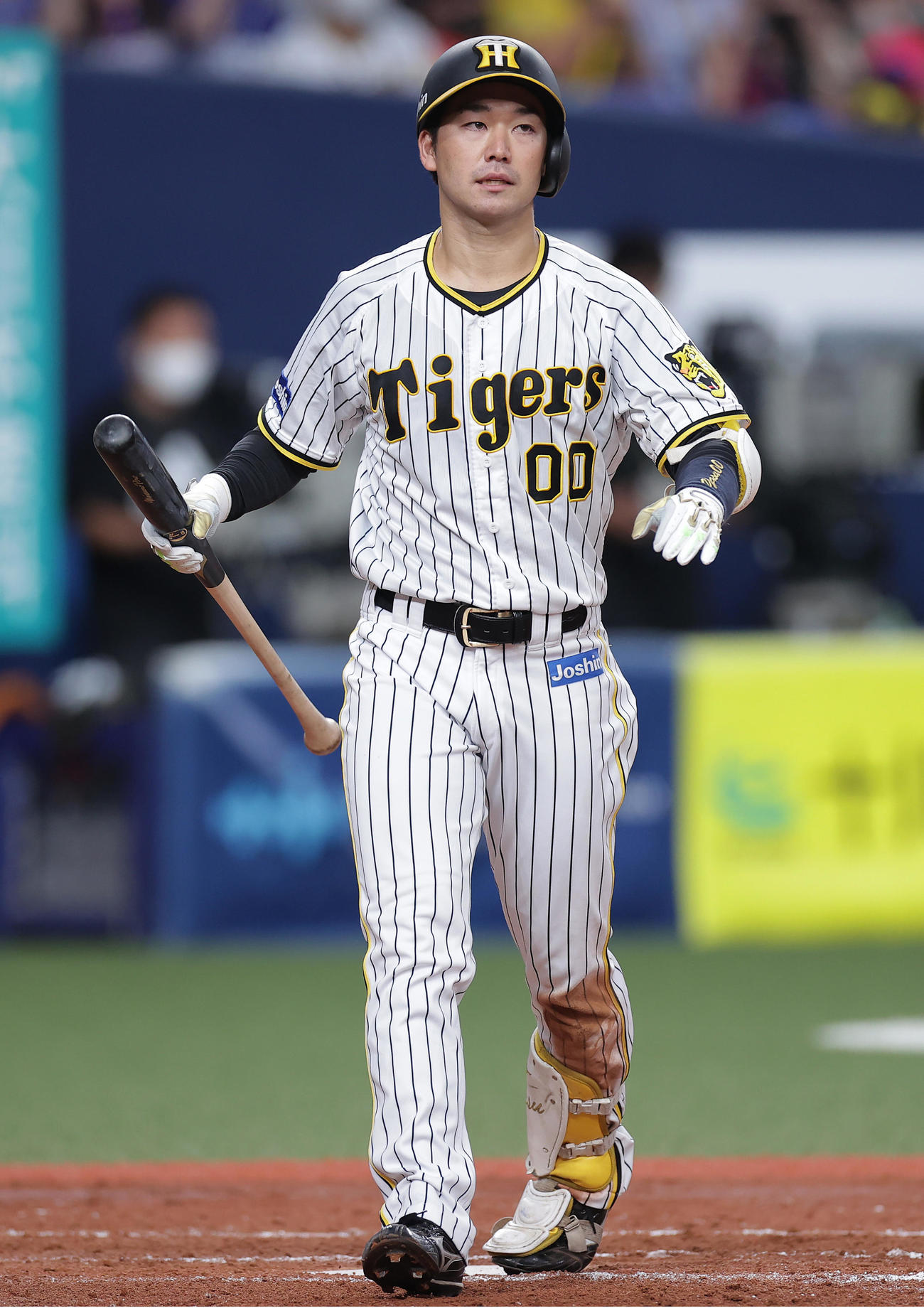 阪神対中日　4回裏阪神2死二、三塁、空振り三振に倒れる山本（撮影・前田充）