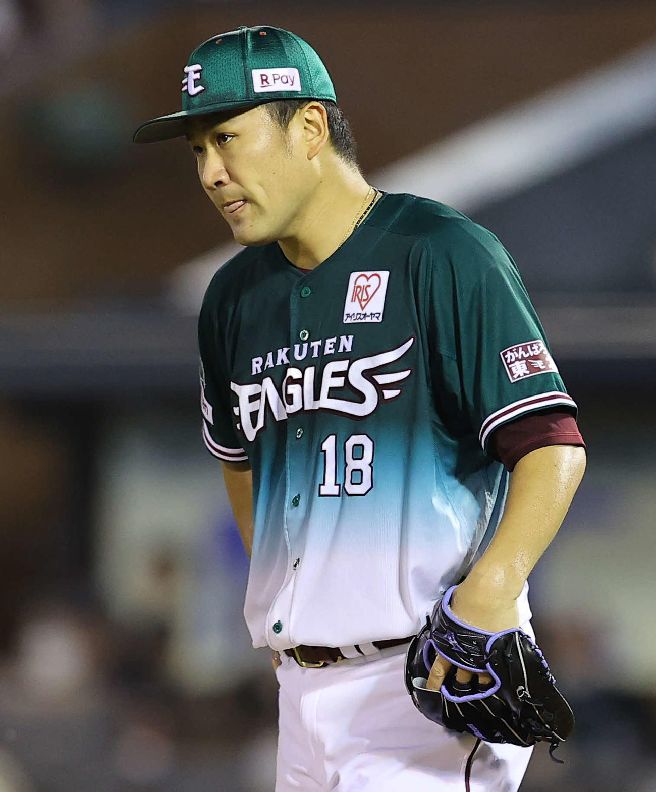 4回表西武1死一塁、マウンドでさえない表情の田中将（撮影・垰建太）