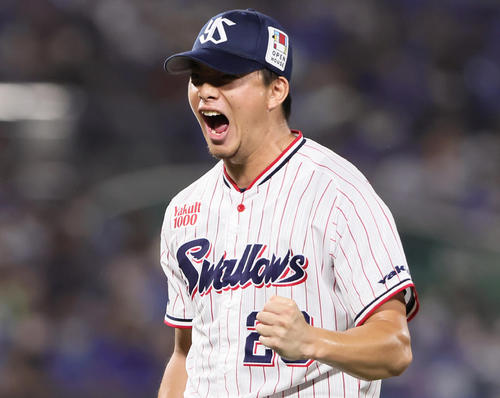 ヤクルト対DeNA  5回表DeNA2死一、二塁、宮崎を遊ゴロに仕留め雄たけびを上げる木沢（撮影・足立雅史）