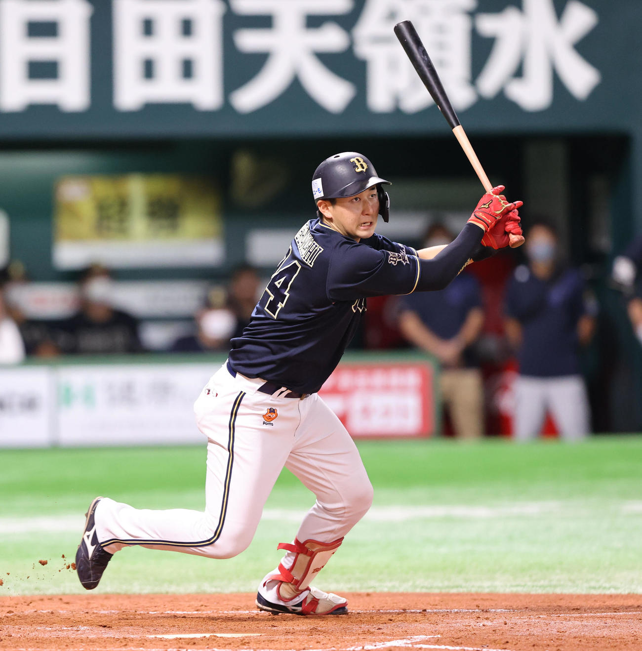 ソフトバンク対オリックス　4回表オリックス1死一塁、紅林は右前適時二塁打を放つ（撮影・梅根麻紀）
