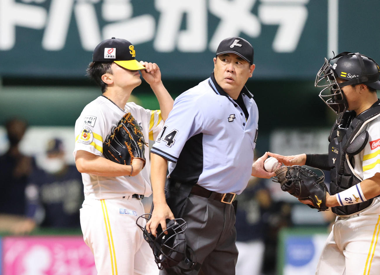 4回表オリックス1死満塁、福田周平の右越え2点適時二塁打でガックリの和田毅（撮影・梅根麻紀）