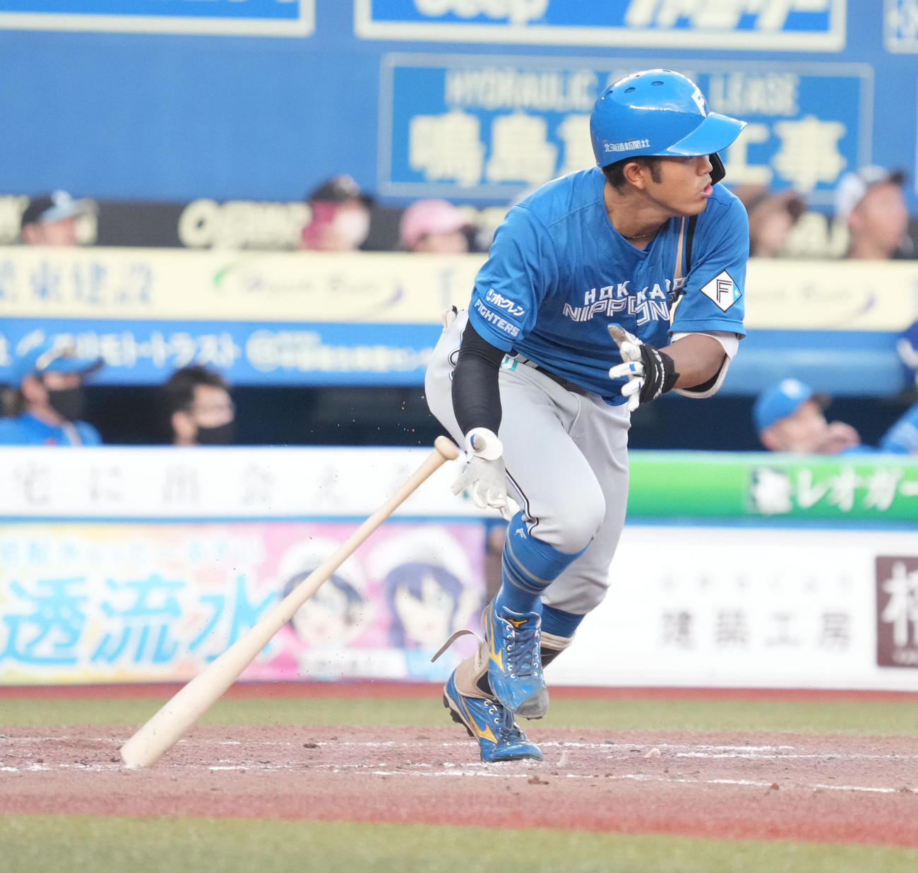 ロッテ対日本ハム　3回表日本ハム2死二、三塁、今川は中2点適時二塁打を放つ（撮影・小沢裕）