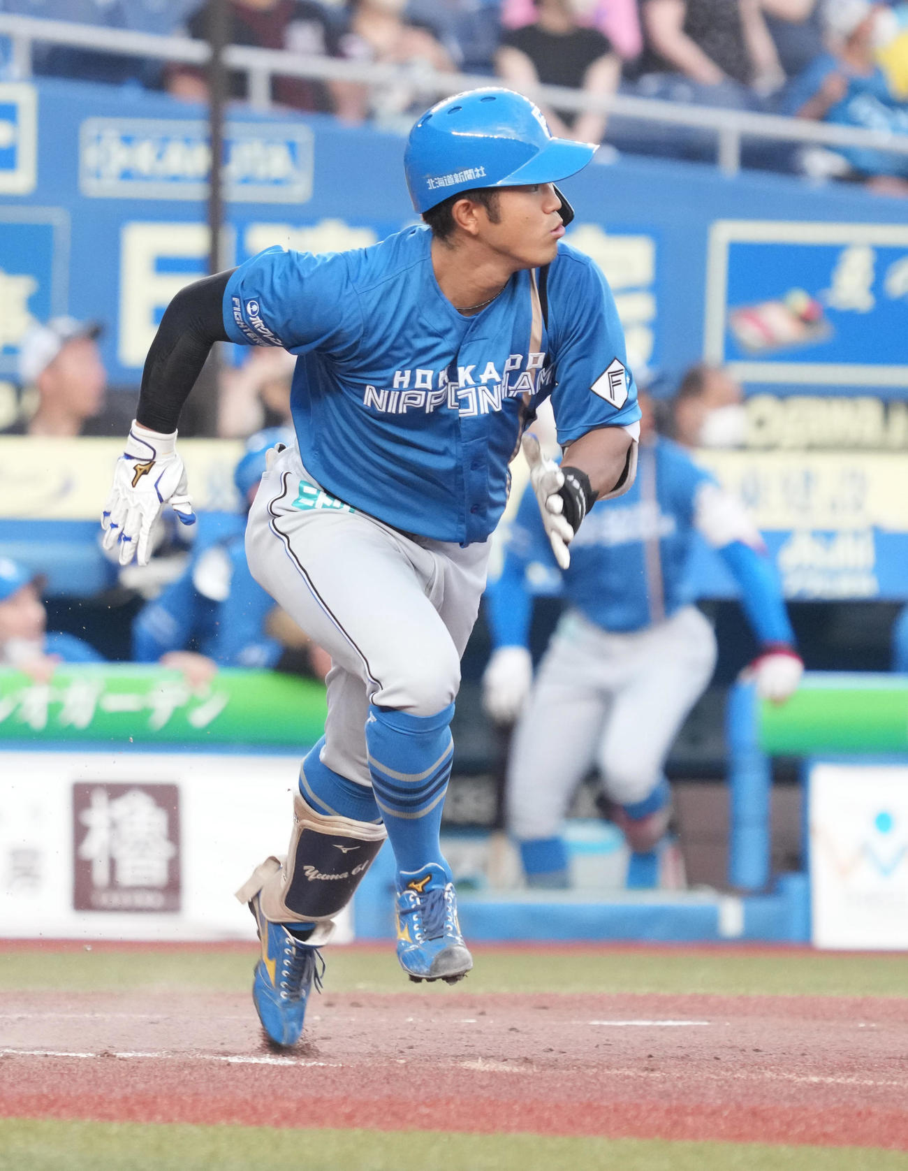 ロッテ対日本ハム　3回表日本ハム2死二、三塁、今川は中2点適時二塁打を放つ（撮影・小沢裕）
