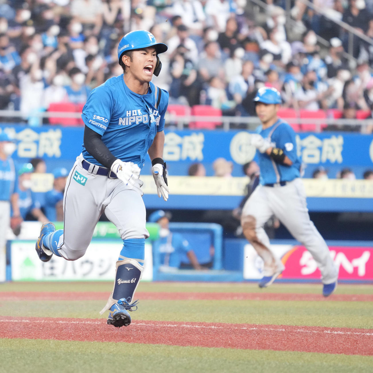 ロッテ対日本ハム　3回表日本ハム2死二、三塁、今川は中2点適時二塁打を放つ（撮影・小沢裕）