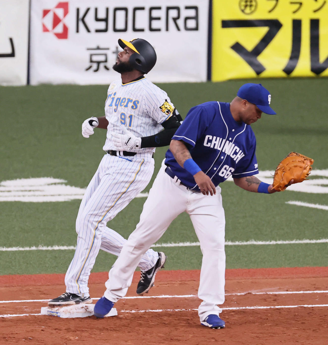 阪神対中日　2回裏阪神無死一塁、ロドリゲスは三塁ゴロ併殺打に倒れる（撮影・宮崎幸一）