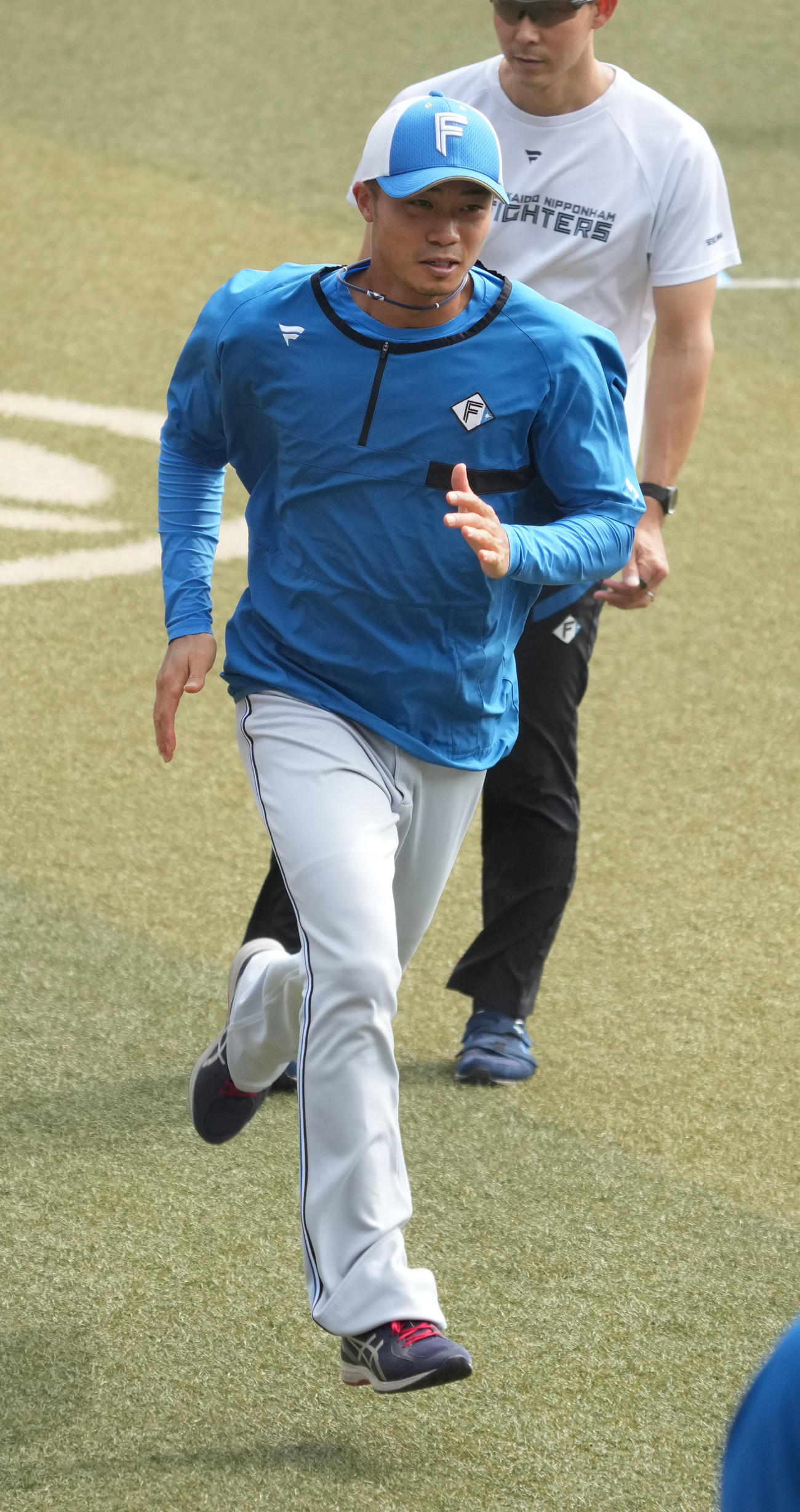 ロッテ対日本ハム　試合前の練習に臨む日本ハム中島（撮影・小沢裕）
