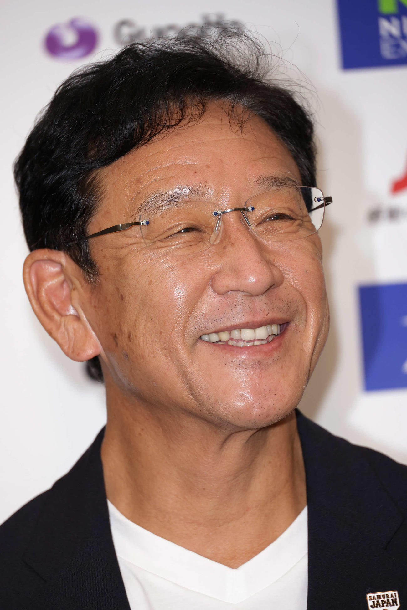 米国から帰国し会見で笑顔を見せる侍ジャパン栗山監督（撮影・中島郁夫）