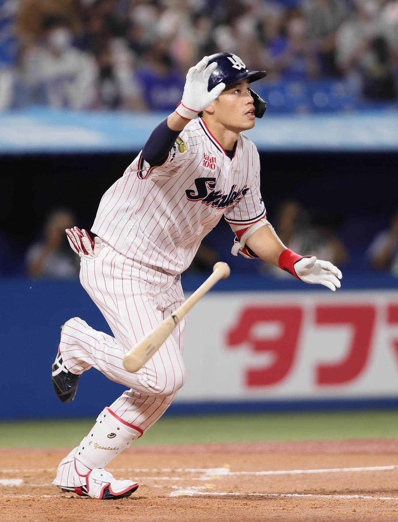 ヤクルト対DeNA  4回裏ヤクルト無死一塁、塩見は右越え2点本塁打を放つ（撮影・足立雅史）