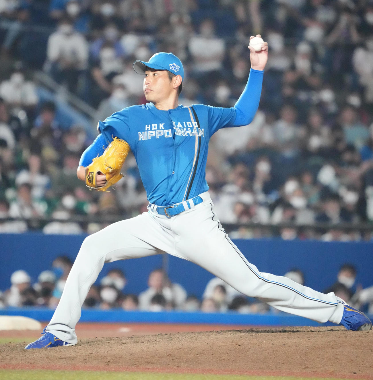 ロッテ対日本ハム　日本ハム先発の加藤（撮影・小沢裕）