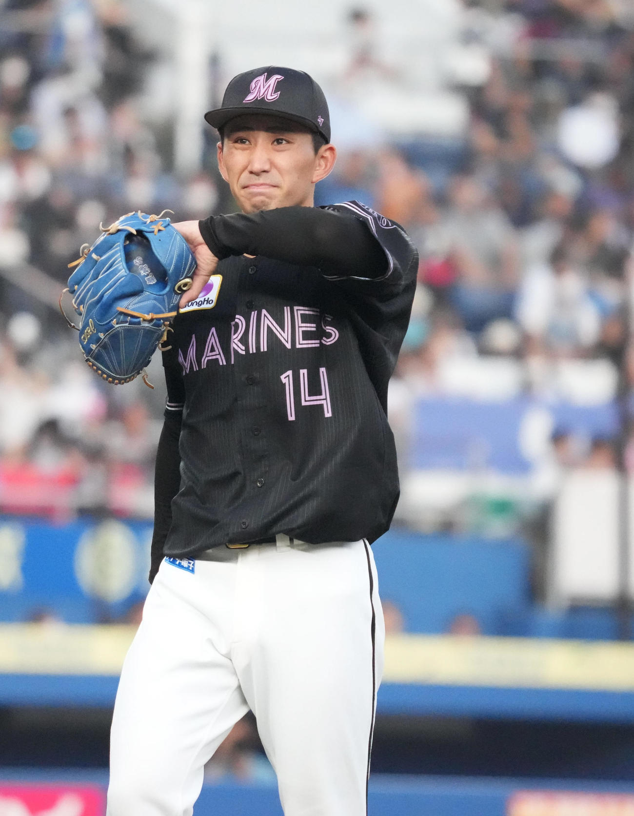 ロッテ対日本ハム　3回途中4失点で降板するロッテ先発の小島（撮影・小沢裕）