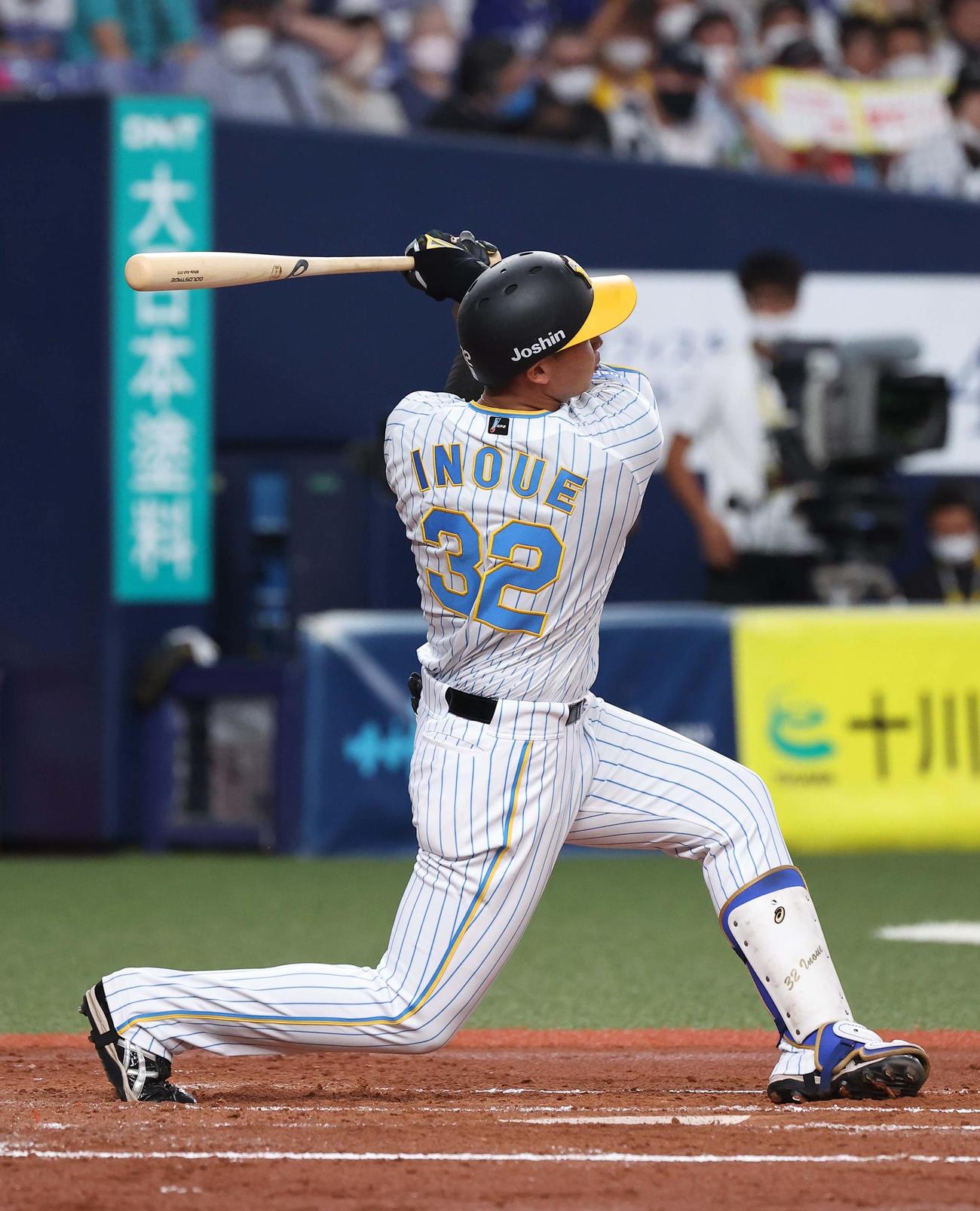 阪神対中日　2回裏阪神2死一塁、井上は三振に倒れる（撮影・上田博志）