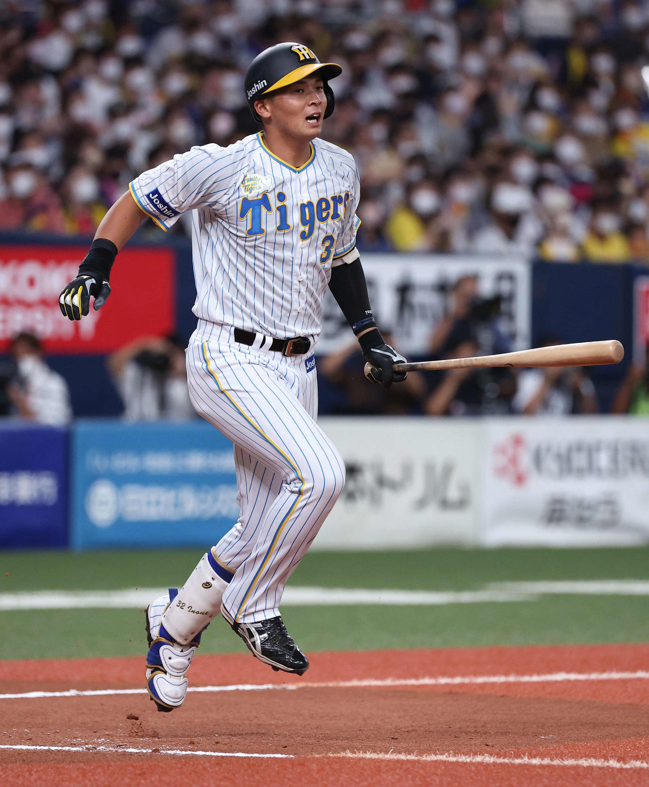 阪神対中日　6回裏阪神2死、井上は投直に倒れる（撮影・上田博志）