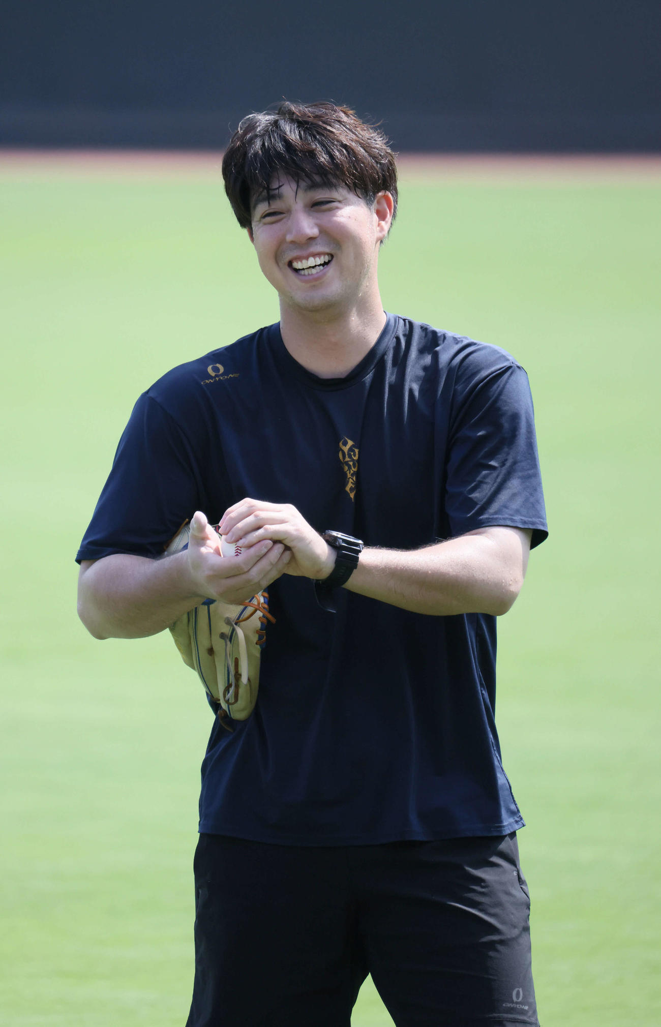 広島投手指名練習　笑顔をみせる野村（撮影・加藤孝規）