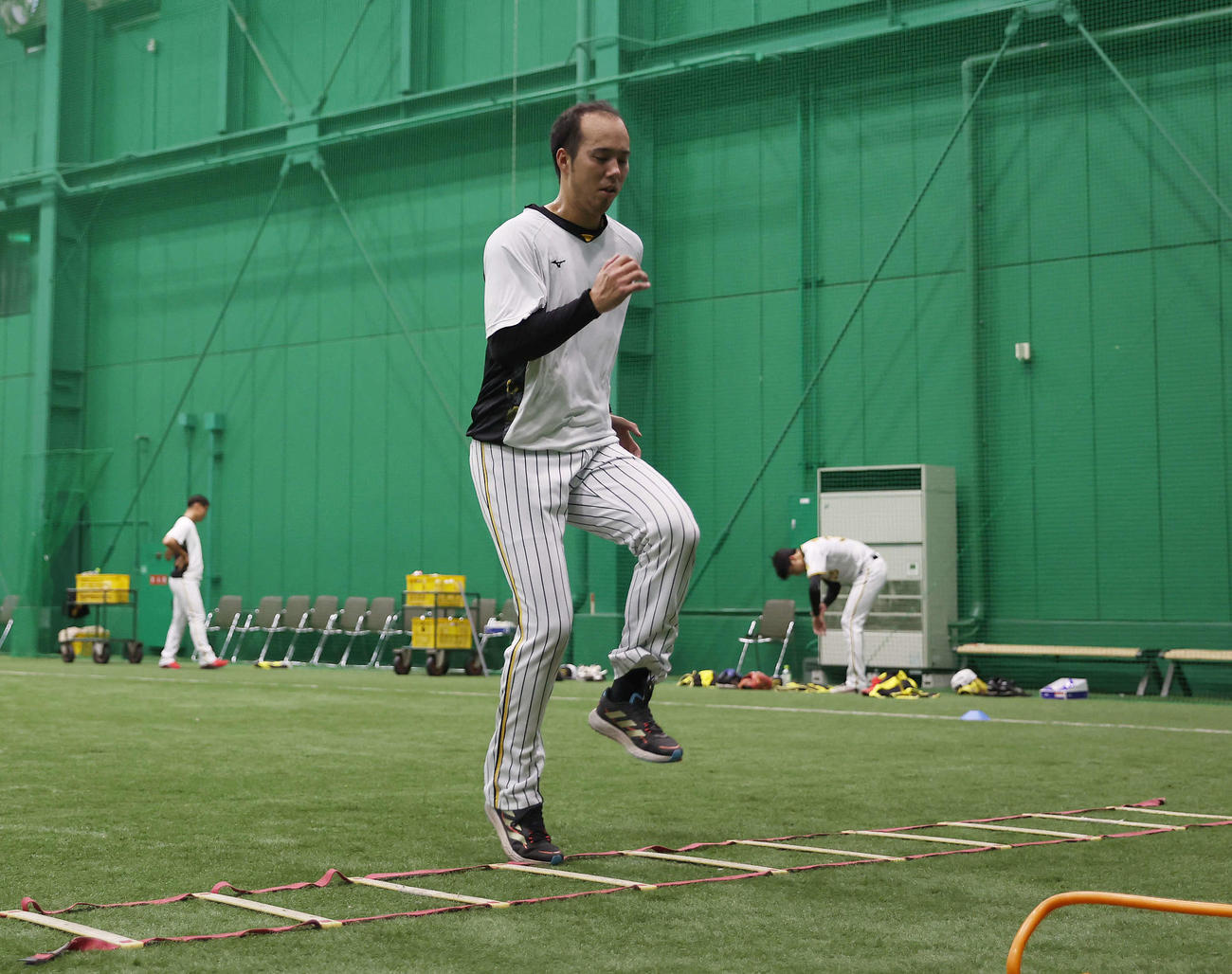 ヤクルト戦に向け調整する阪神青柳（撮影・前田充）