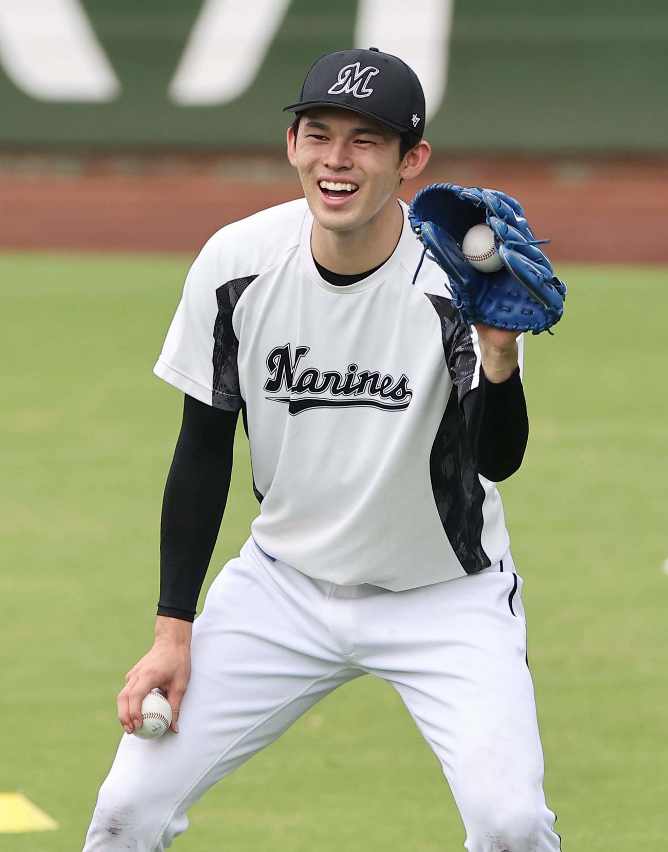 オリックス対ロッテ　笑顔を見せる佐々木朗（撮影・上田博志）