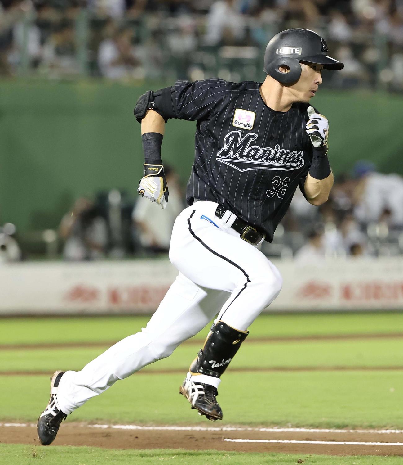 オリックス対ロッテ　6回表ロッテ無死、高部は左前安打を放つ（撮影・上田博志）