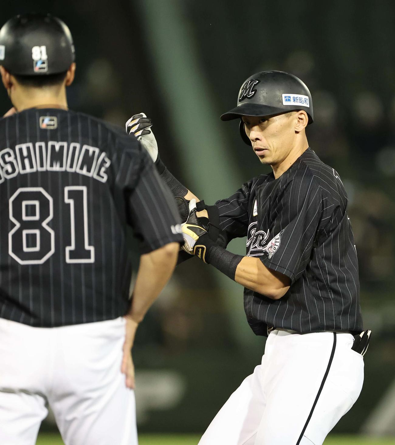 オリックス対ロッテ　6回表ロッテ無死、高部は左前安打を放つ（撮影・上田博志）