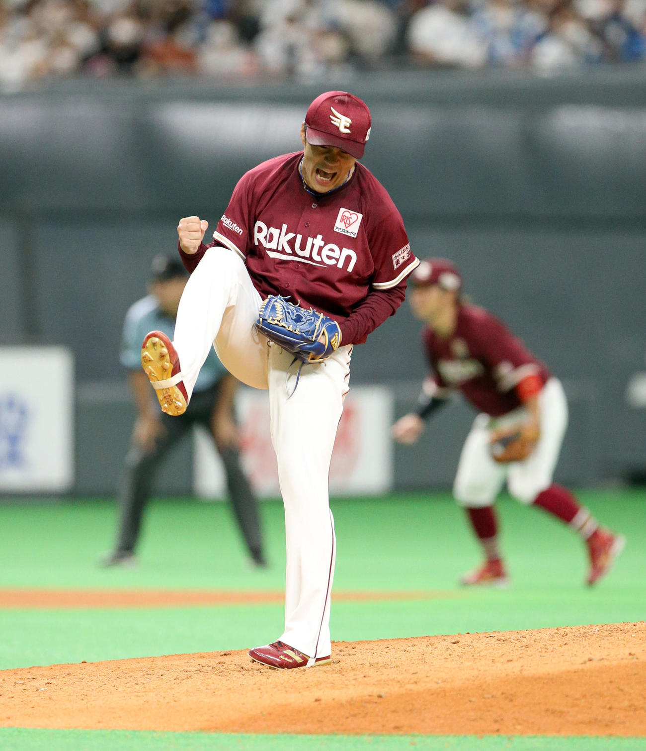 日本ハム対楽天　6回裏日本ハム2死二塁、古川裕を三振にとりほえる則本（撮影・佐藤翔太）
