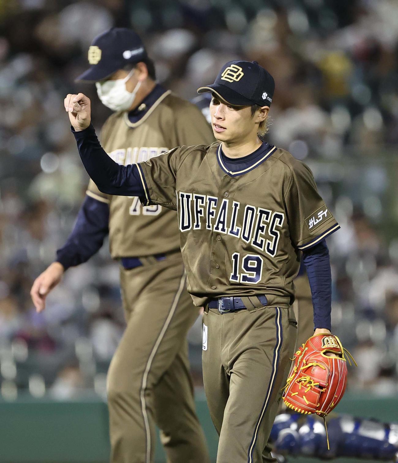 オリックス対ロッテ　6回途中3失点で降板する山岡（撮影・上田博志）