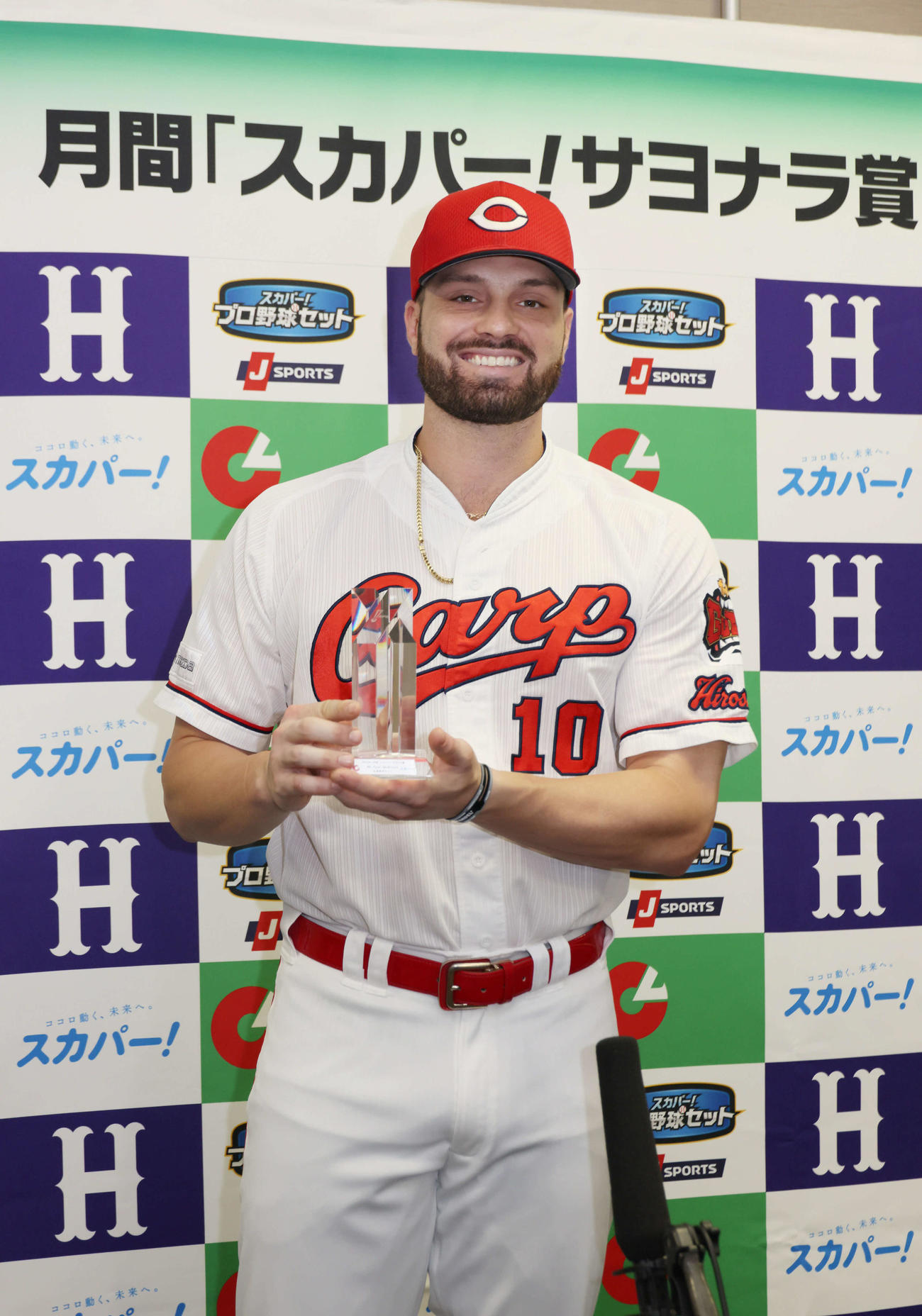 7月の月間「スカパー！サヨナラ賞」を受賞した広島マクブルーム（撮影・加藤孝規）