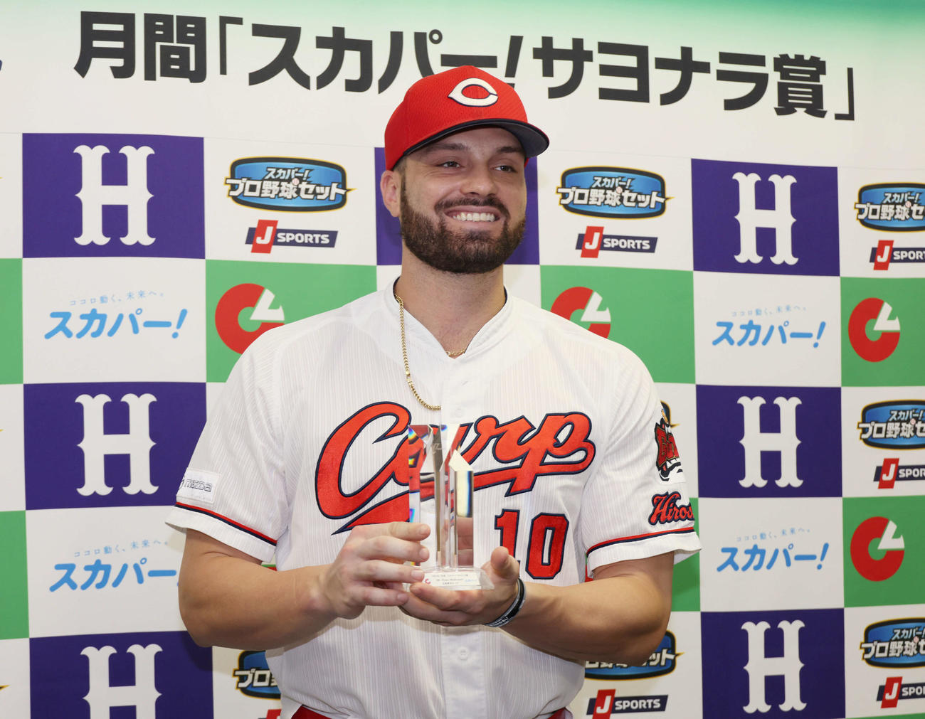 7月の月間「スカパー！サヨナラ賞」を受賞した広島マクブルーム（撮影・加藤孝規）