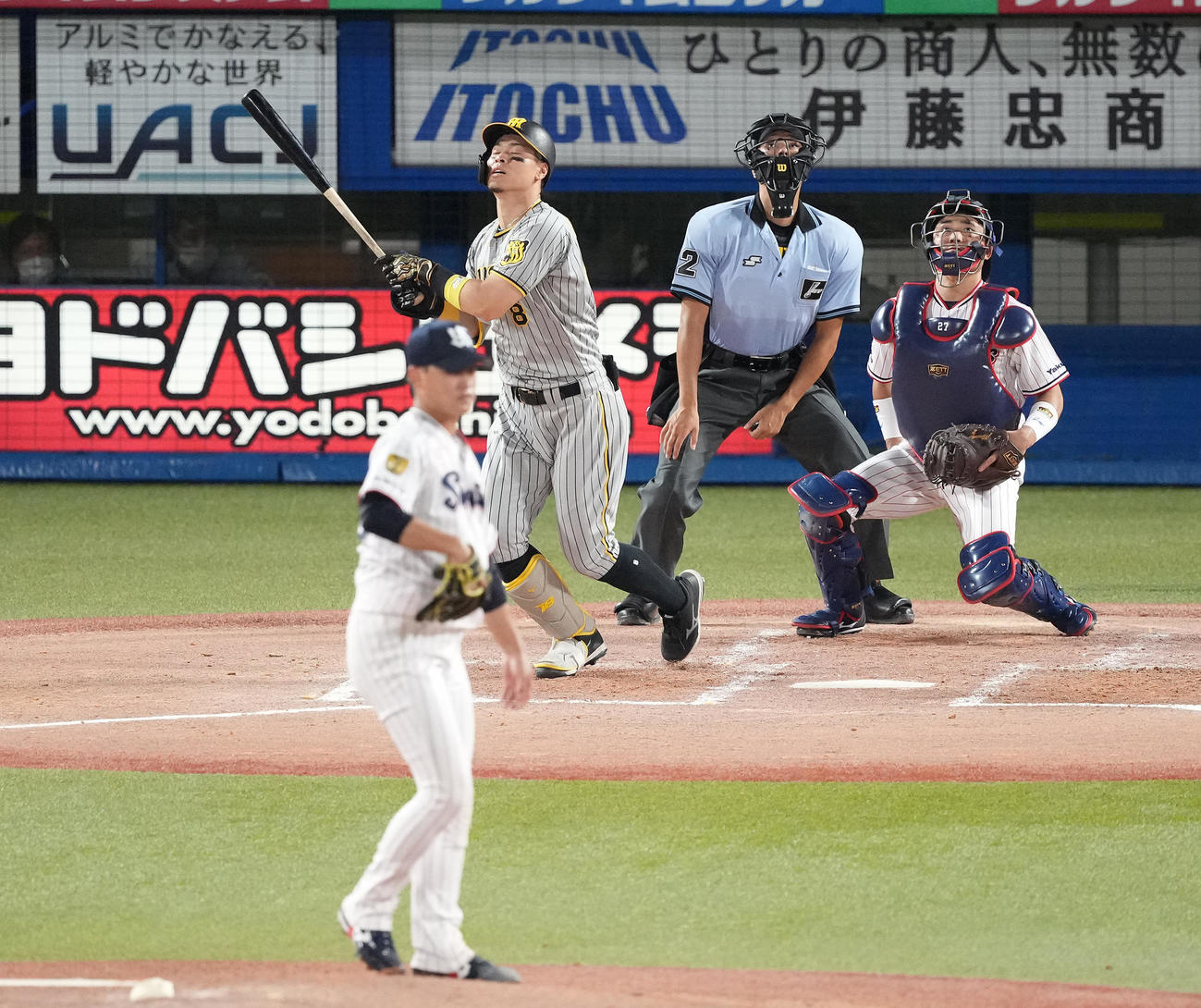 ヤクルト対阪神　3回表阪神2死満塁、遊飛に倒れる佐藤輝。投手高橋（撮影・鈴木みどり）