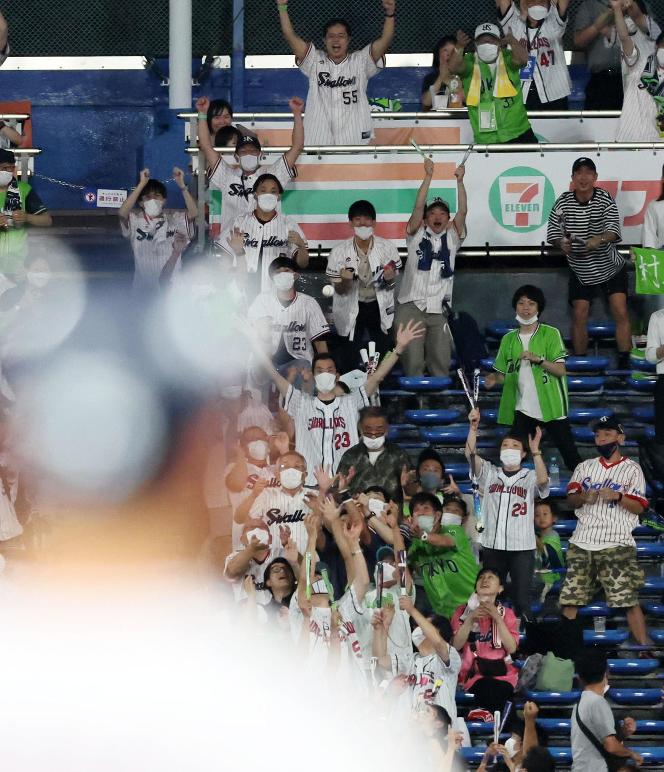 ヤクルト対阪神　3回裏ヤクルト2死一、三塁、村上の右越え3点本塁打着弾地点（撮影・加藤哉）