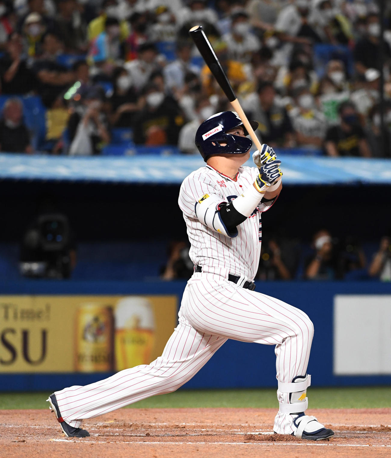 ヤクルト対阪神　3回裏ヤクルト2死一、三塁、村上は右越えに3点本塁打を放つ（撮影・柴田隆二）