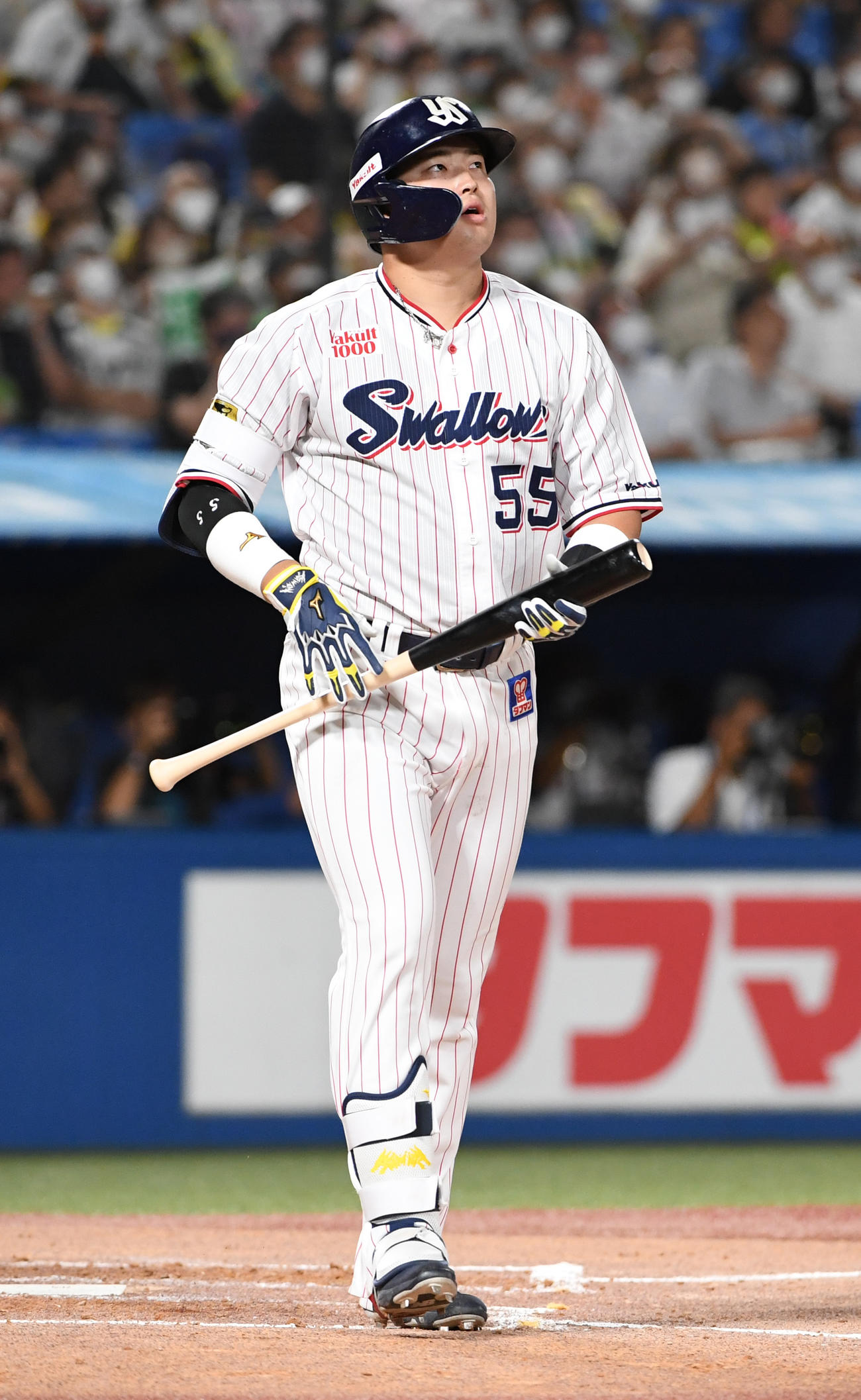 ヤクルト対阪神　3回裏ヤクルト2死一、三塁、村上は右越えに3点本塁打を放つ（撮影・柴田隆二）