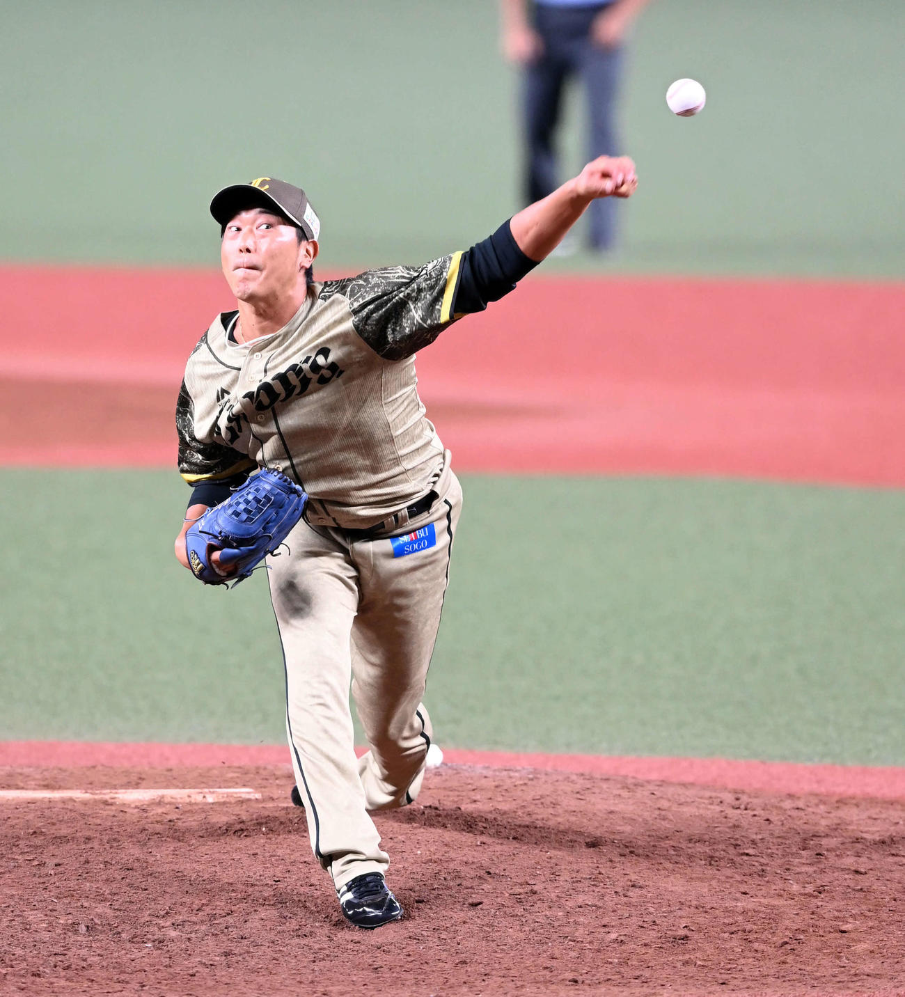 西武対ソフトバンク　8回からマウンドに上がった西武内海（撮影・たえ見朱実）
