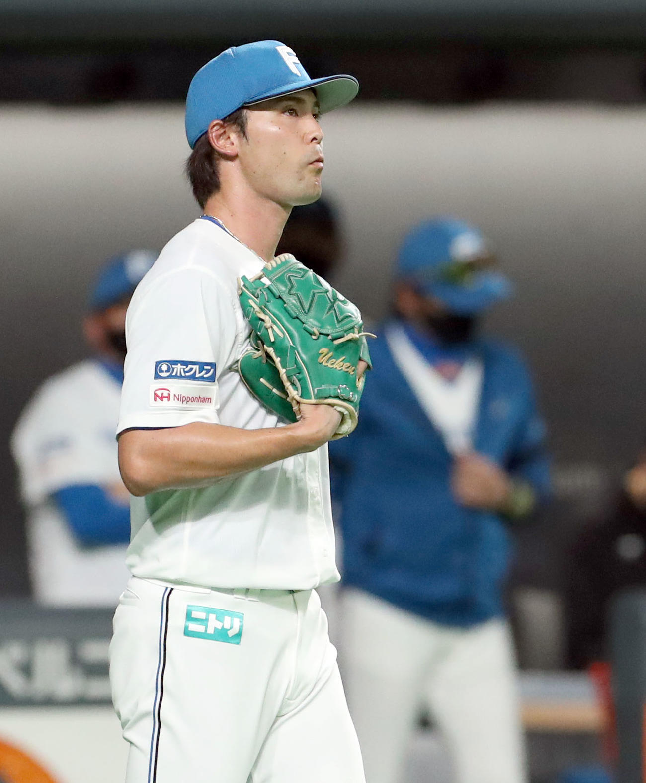 日本ハム対楽天　5回表楽天2死一、二塁、浅村に勝ち越しとなる中前適時打を打たれる上原（撮影・佐藤翔太）