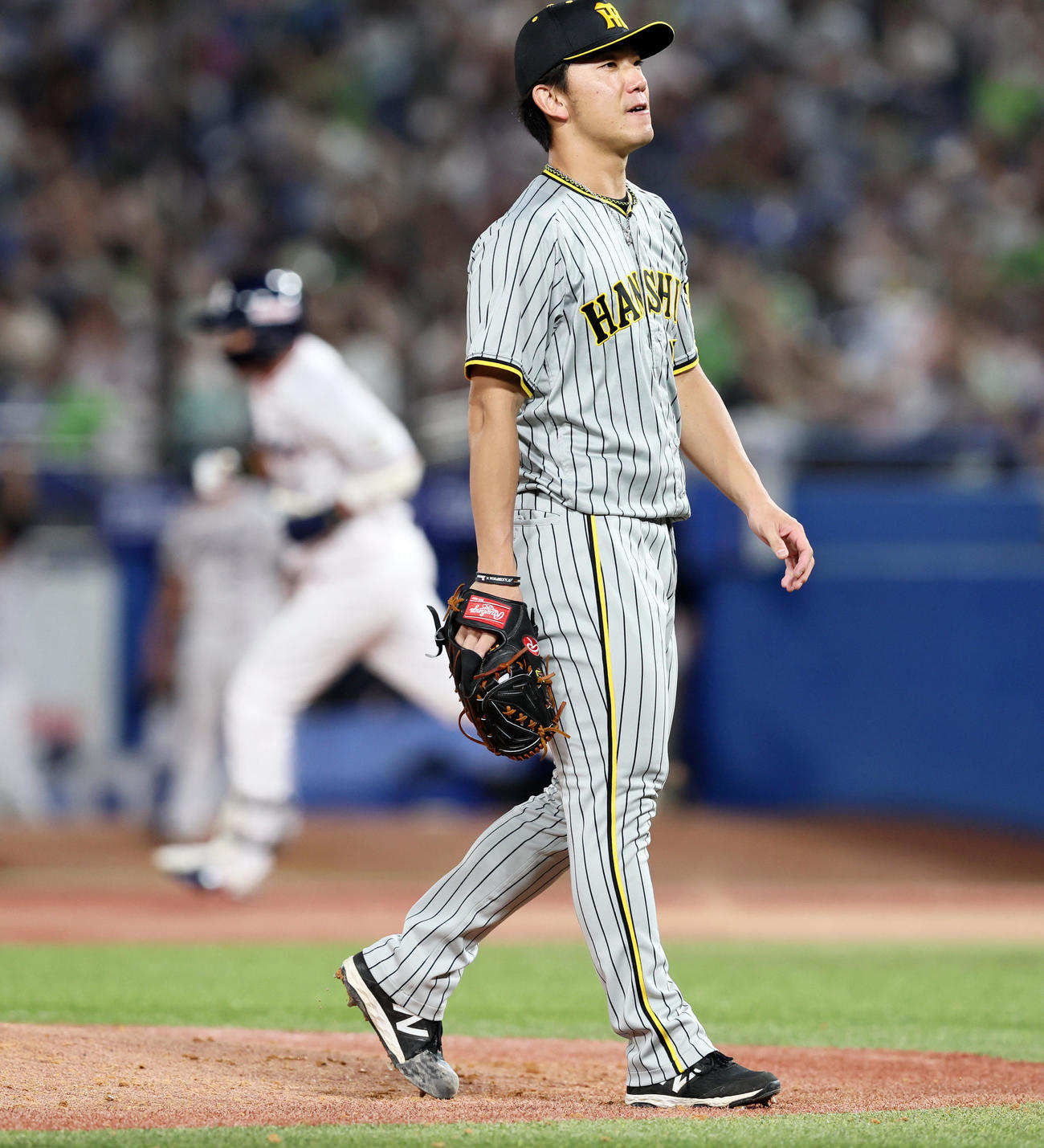 ヤクルト対阪神　8回裏ヤクルト2死、伊藤将は山田に左越え本塁打を浴びる（撮影・加藤哉）