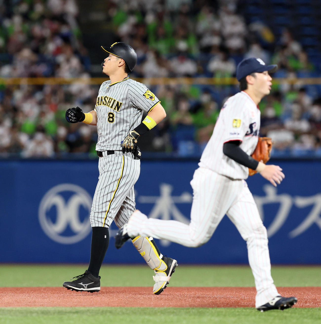 ヤクルト対阪神　8回表阪神2死、佐藤輝は右飛に倒れる（撮影・加藤哉）