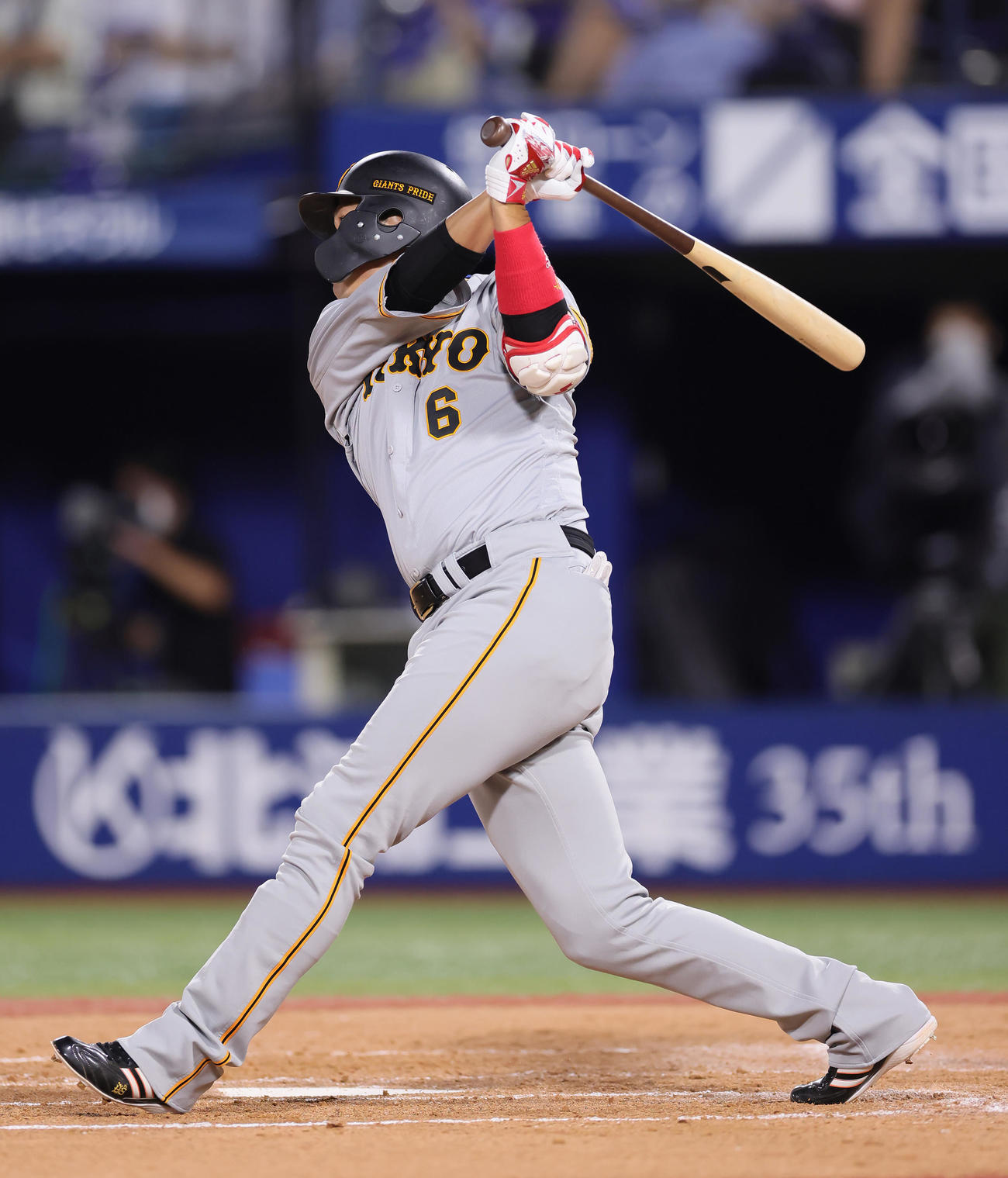 DeNA対巨人　3回表巨人1死満塁、坂本は右前適時打を放つ（撮影・足立雅史）