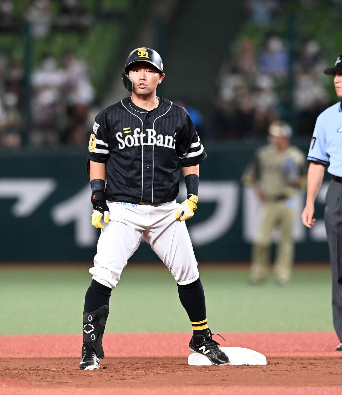 西武対ソフトバンク　1回表ソフトバンク2死二、三塁、2点適時二塁打を放った中村晃（撮影・たえ見朱実）