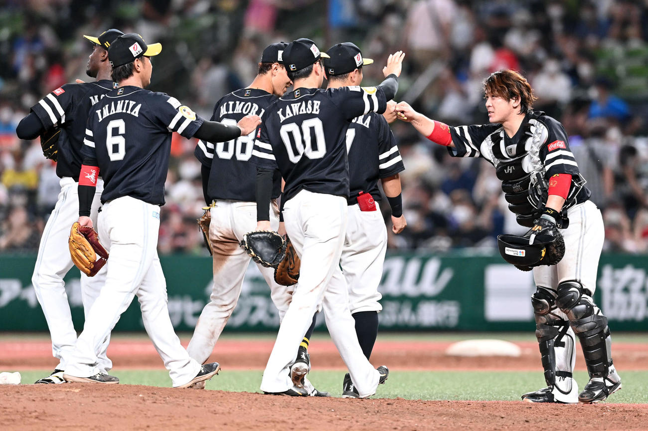 西武対ソフトバンク　西武に勝利したソフトバンク（撮影・たえ見朱実）