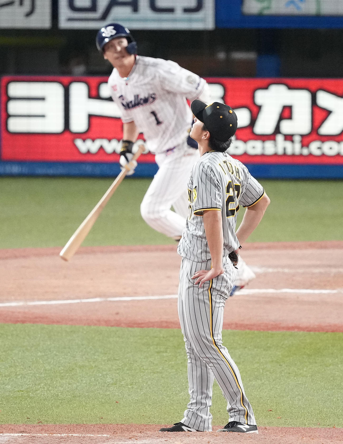 ヤクルト対阪神　8回裏ヤクルト2死、山田に左越えソロ本塁打を浴びる伊藤将（撮影・鈴木みどり）
