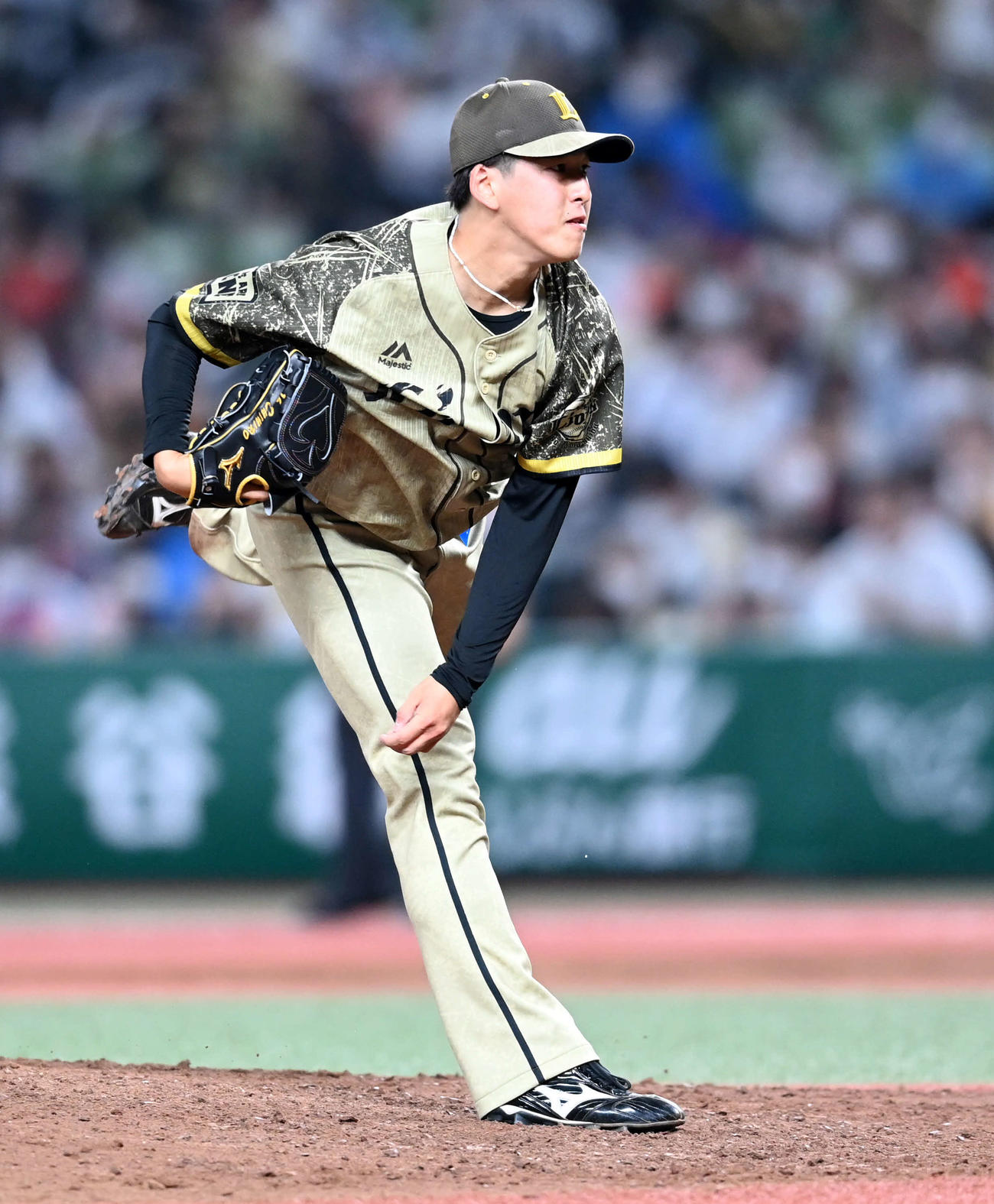 西武対ソフトバンク　4回途中からマウンドに上がった西武隅田（撮影・たえ見朱実）